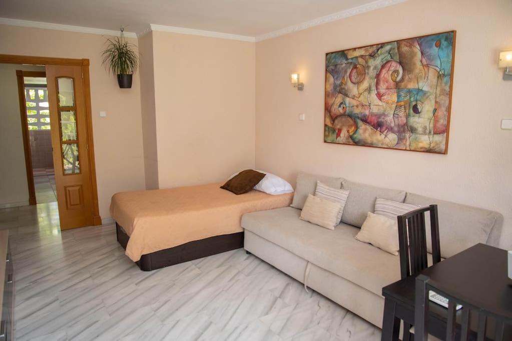 Piso Con Jardin Lejlighed Málaga Eksteriør billede