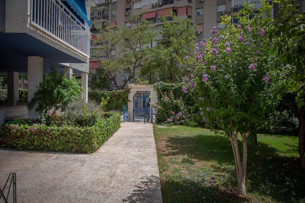 Piso Con Jardin Lejlighed Málaga Eksteriør billede