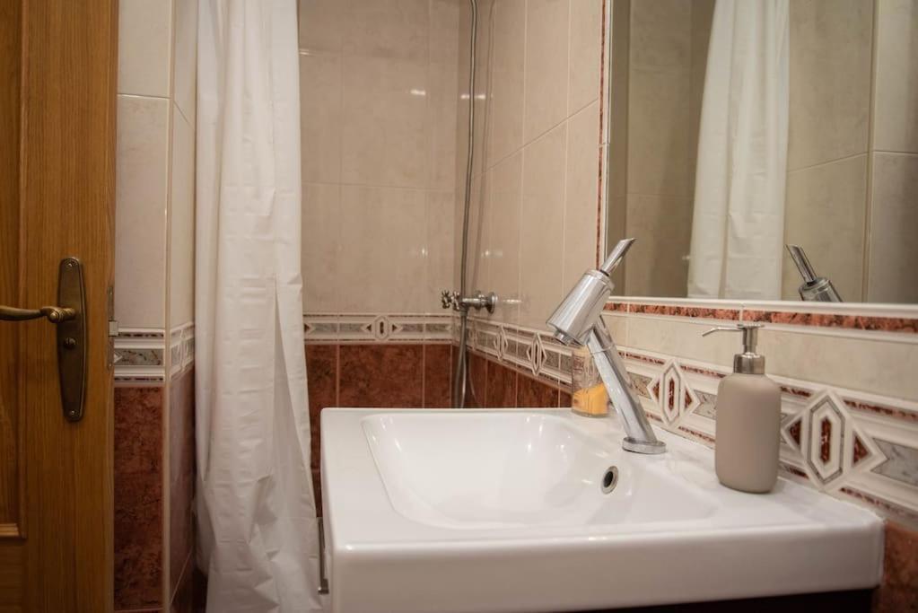 Piso Con Jardin Lejlighed Málaga Eksteriør billede
